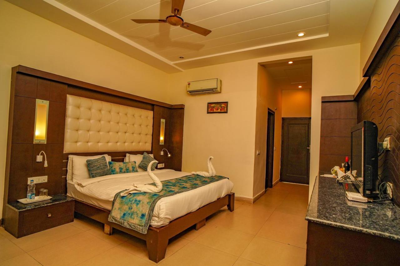 Excel Hotels And Resorts Bhīm Tāl Dış mekan fotoğraf