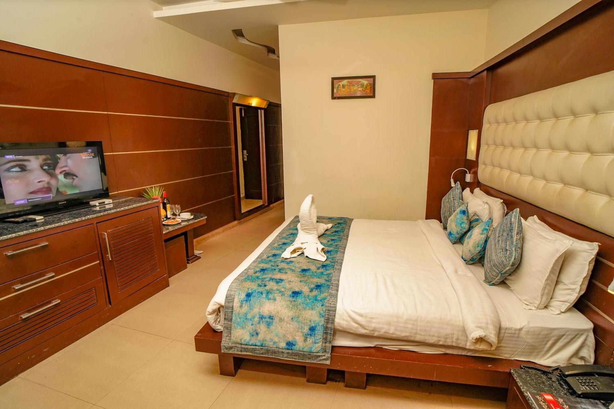 Excel Hotels And Resorts Bhīm Tāl Dış mekan fotoğraf
